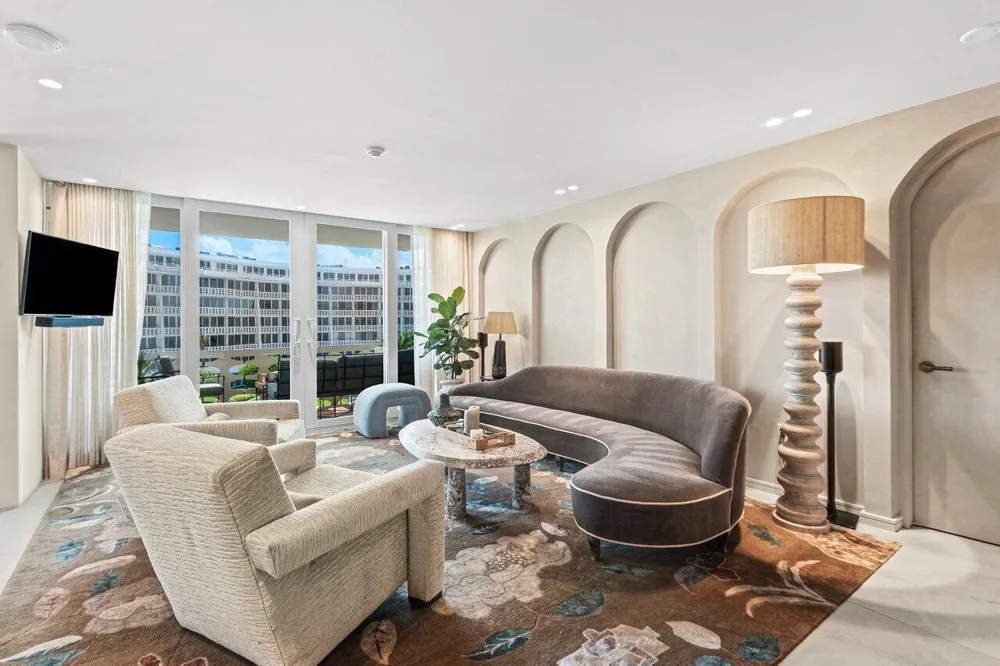 100 Sunrise Avenue #418 Palm Beach, FL 33480