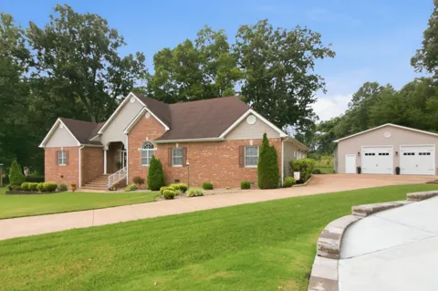 1305 Oakbrook Dr