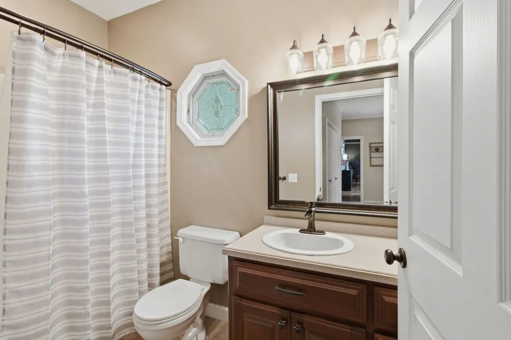 1305 Oakbrook Dr Paris, TN 38242