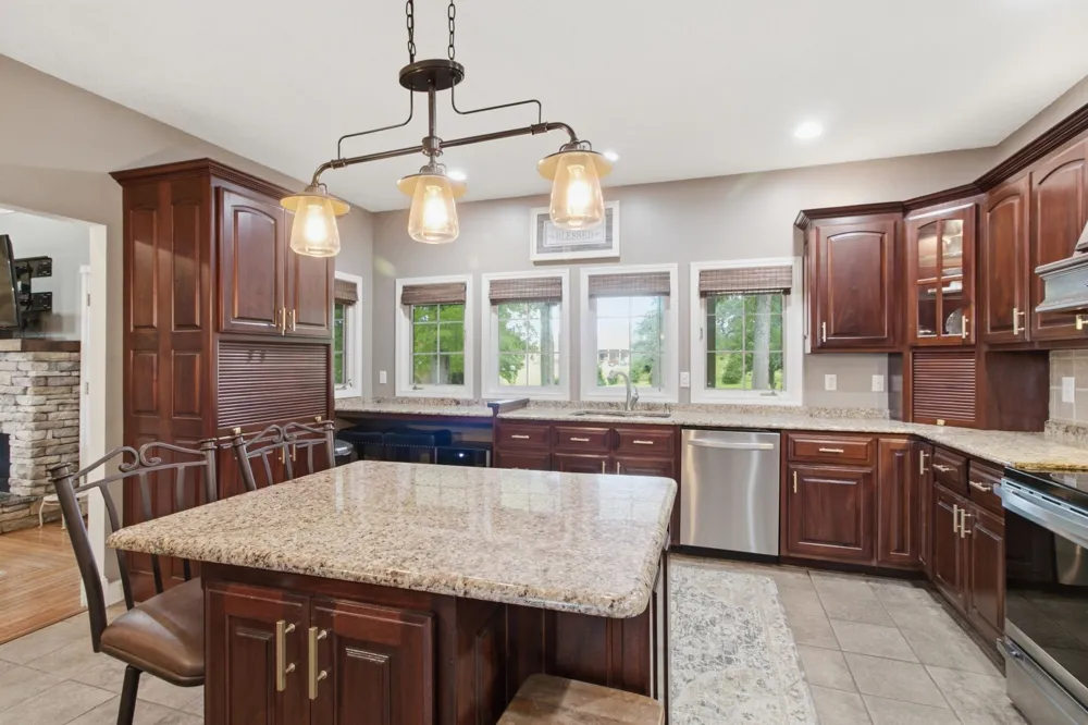 1305 Oakbrook Dr Paris, TN 38242