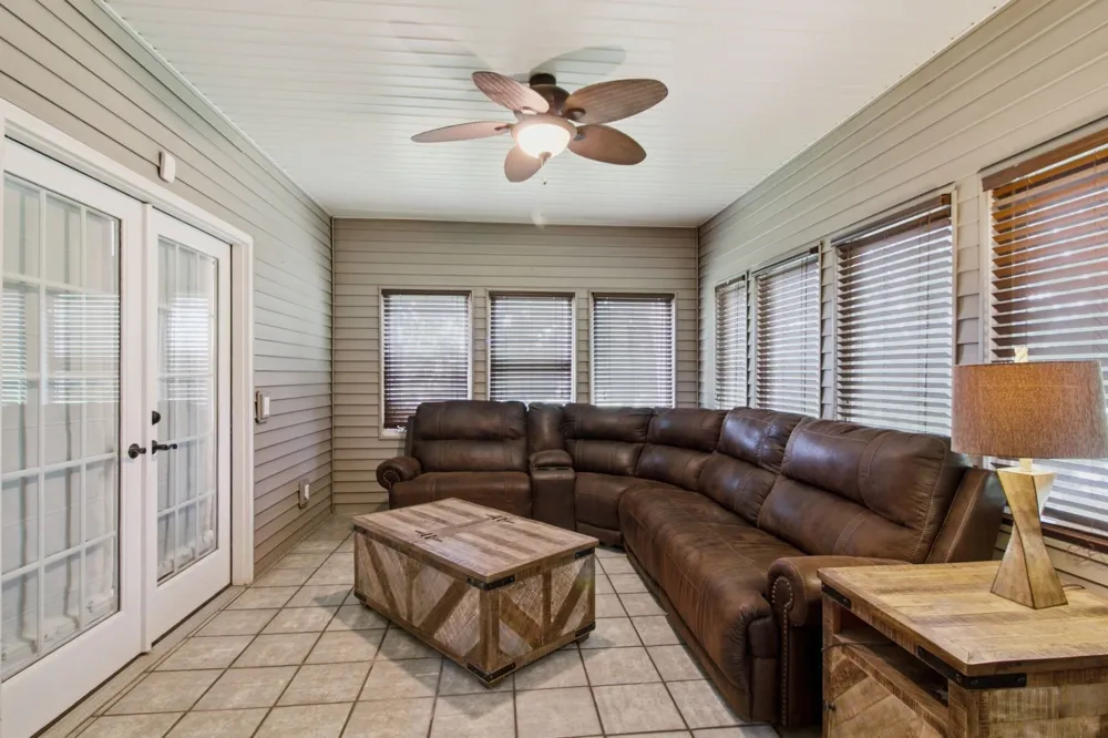 1305 Oakbrook Dr Paris, TN 38242