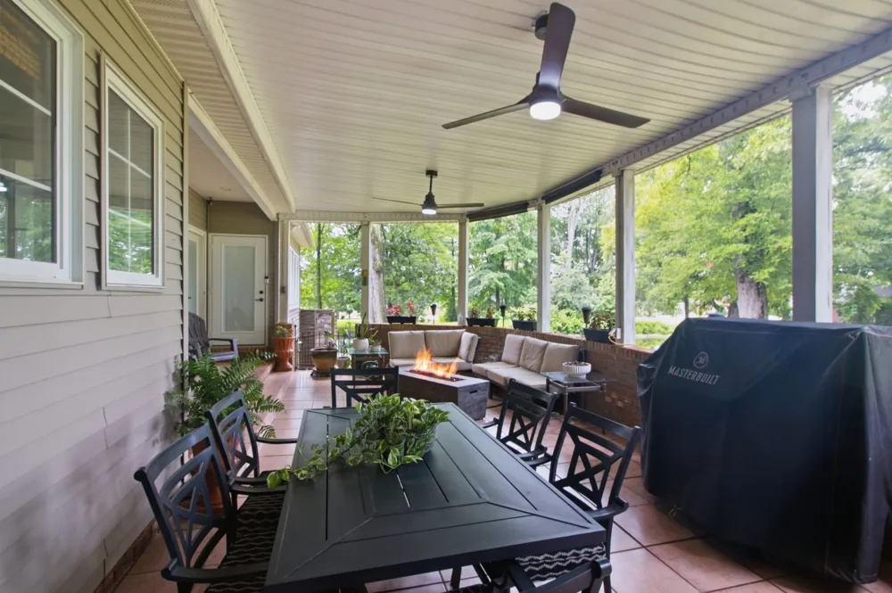1305 Oakbrook Dr Paris, TN 38242