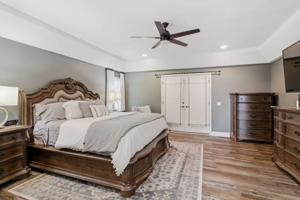 1305 Oakbrook Dr Paris, TN 38242