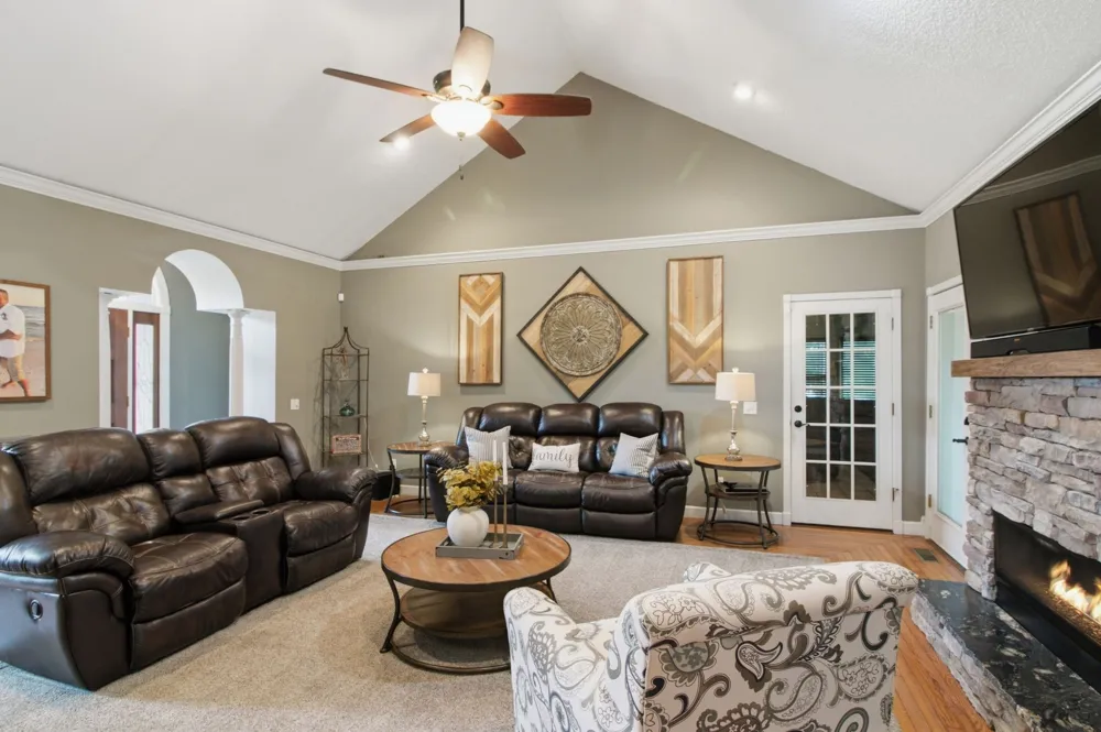 1305 Oakbrook Dr Paris, TN 38242