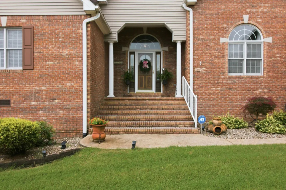 1305 Oakbrook Dr Paris, TN 38242