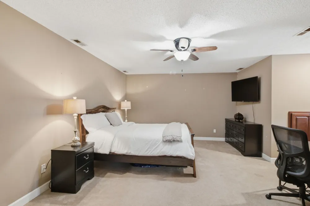 1305 Oakbrook Dr Paris, TN 38242