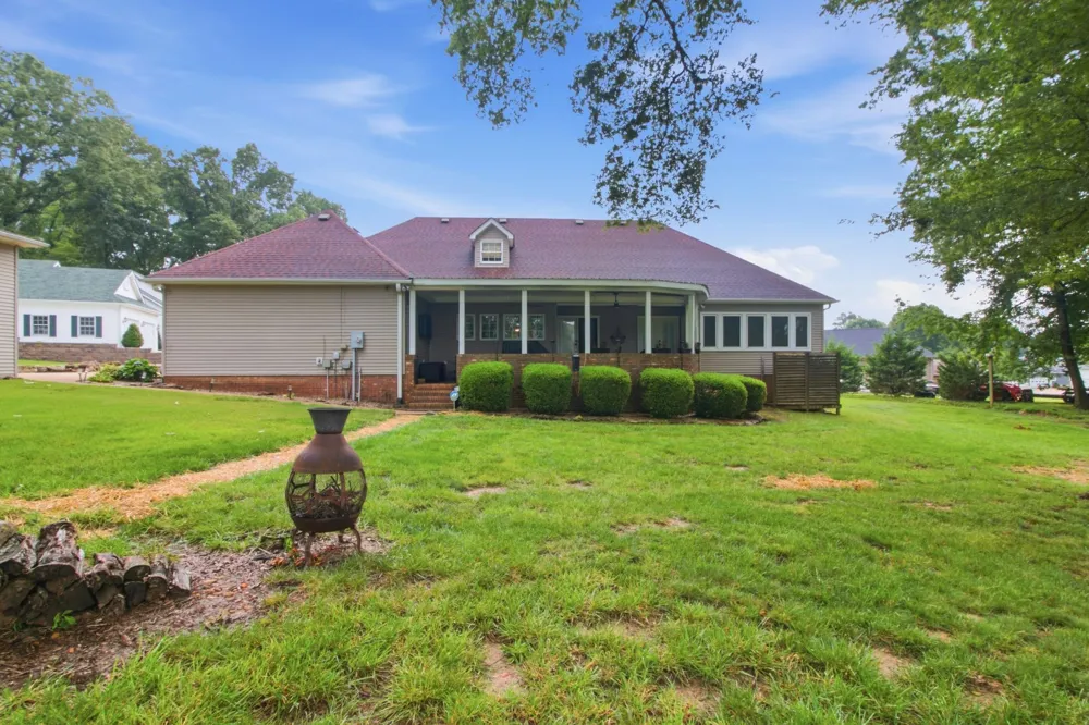 1305 Oakbrook Dr Paris, TN 38242