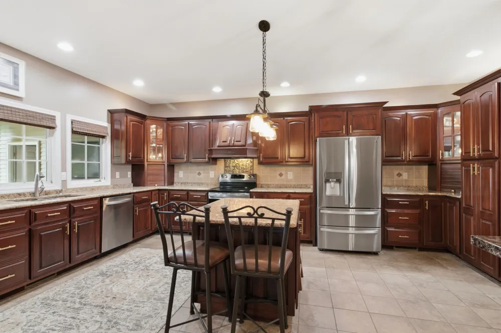 1305 Oakbrook Dr Paris, TN 38242