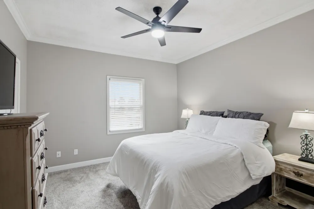 1305 Oakbrook Dr Paris, TN 38242