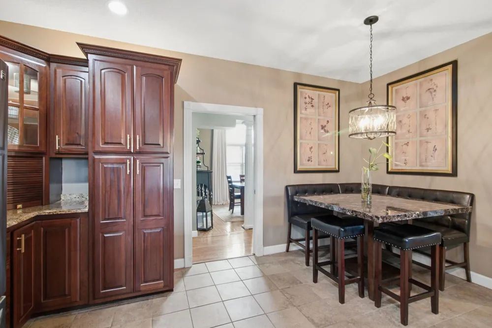1305 Oakbrook Dr Paris, TN 38242