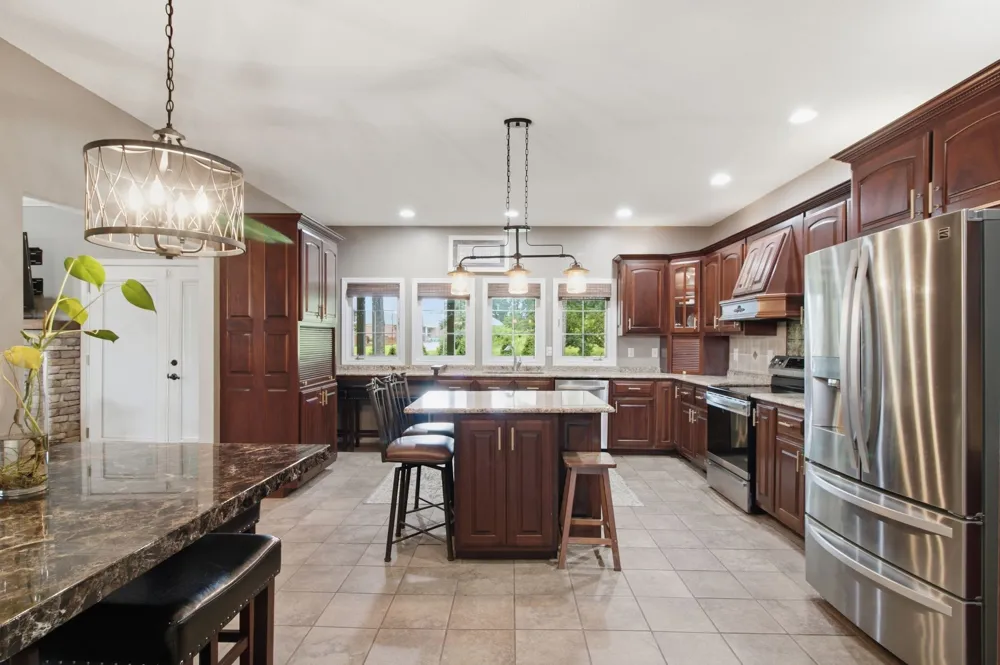 1305 Oakbrook Dr Paris, TN 38242