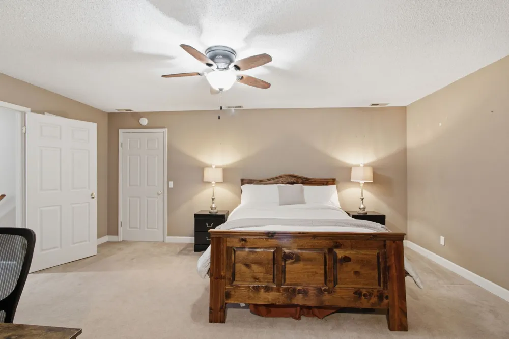 1305 Oakbrook Dr Paris, TN 38242