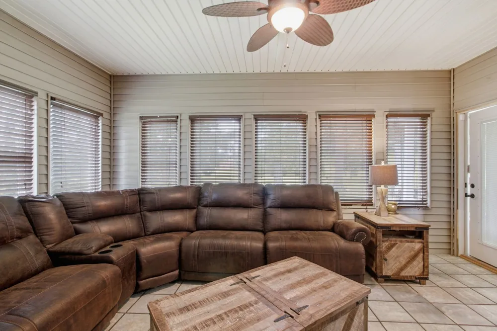 1305 Oakbrook Dr Paris, TN 38242