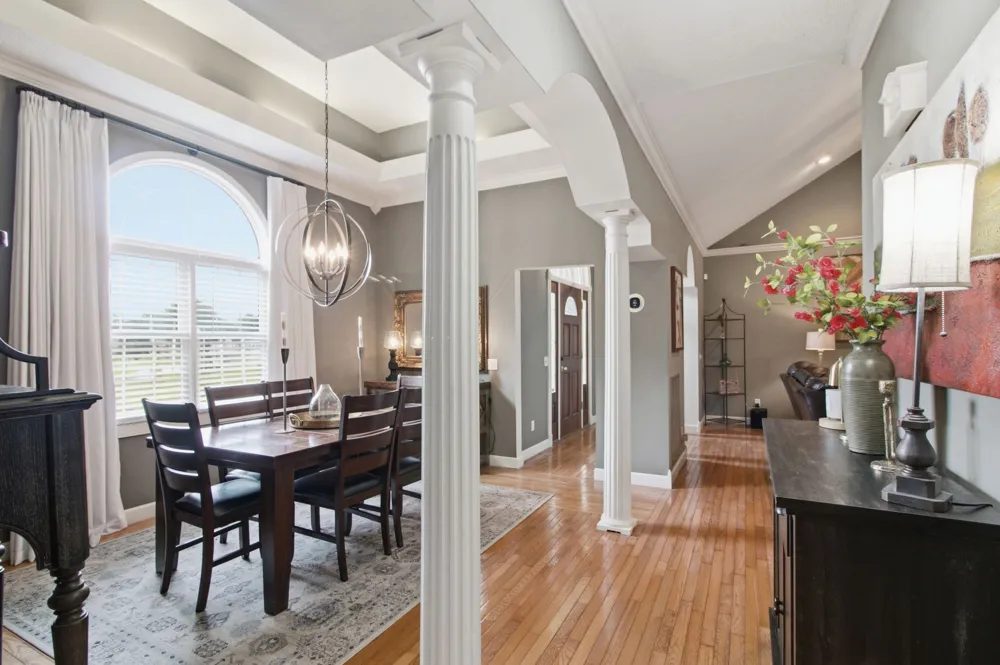 1305 Oakbrook Dr Paris, TN 38242