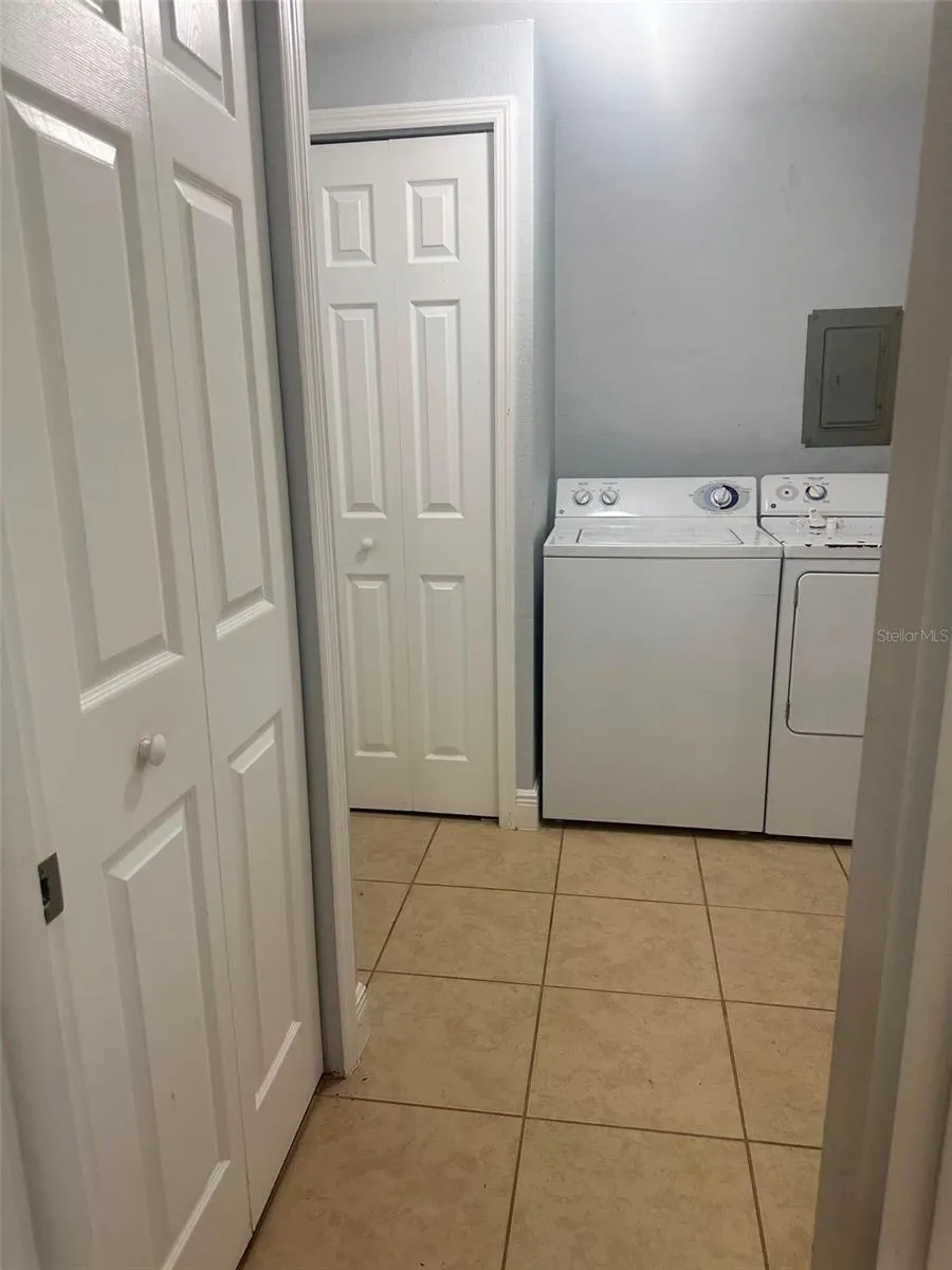 2106 AVALON ROAD Sebring, FL 33870