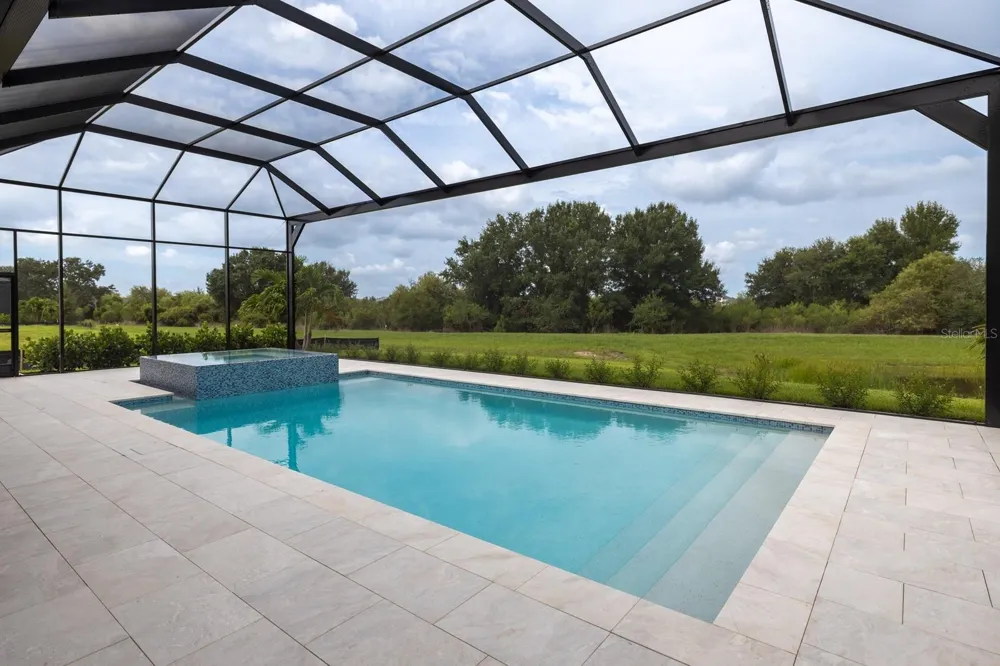 257 BLUE PEARL CT. Sarasota, FL 34240