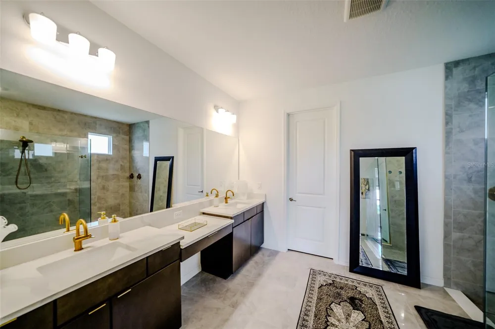 9121 RADIANT CIRCLE Sarasota, FL 34241
