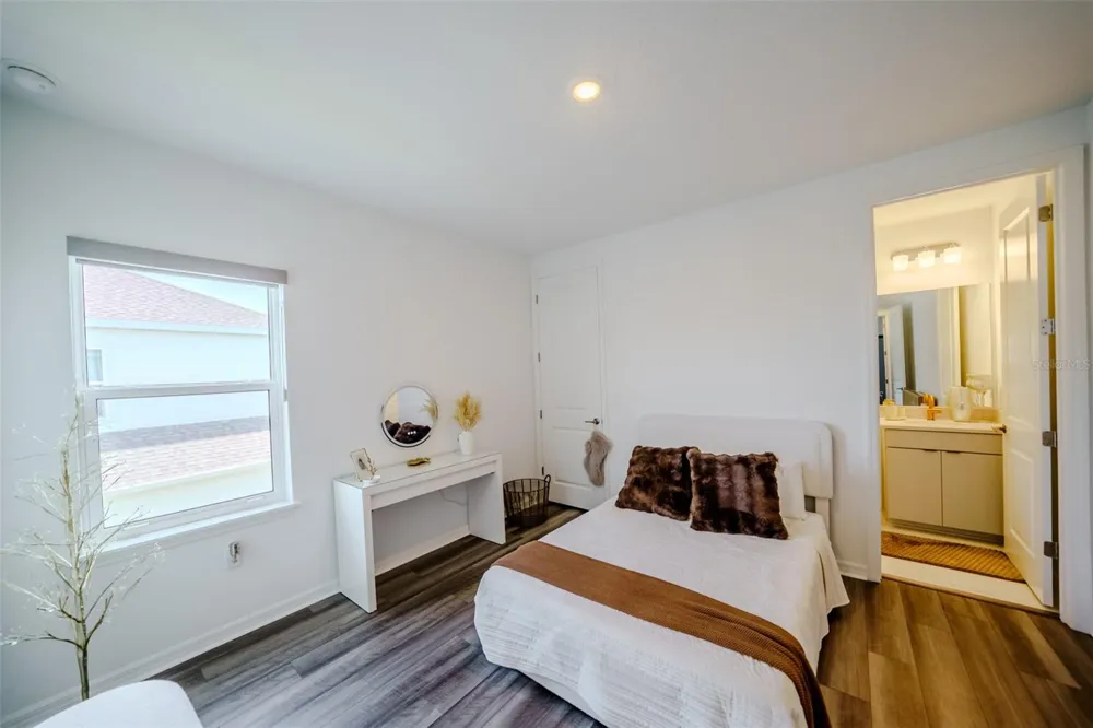 9121 RADIANT CIRCLE Sarasota, FL 34241