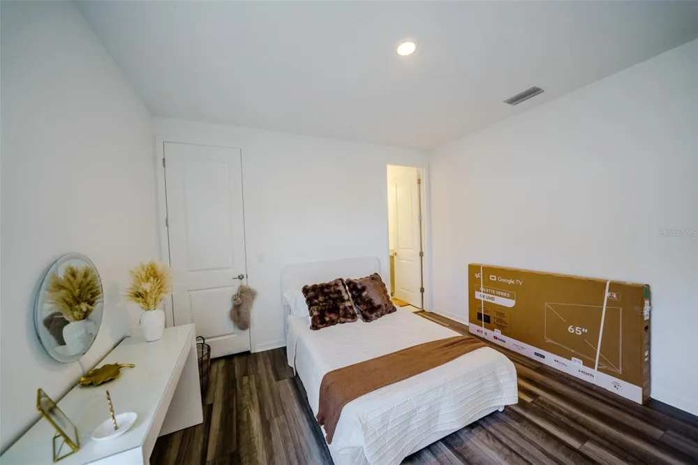 9121 RADIANT CIRCLE Sarasota, FL 34241