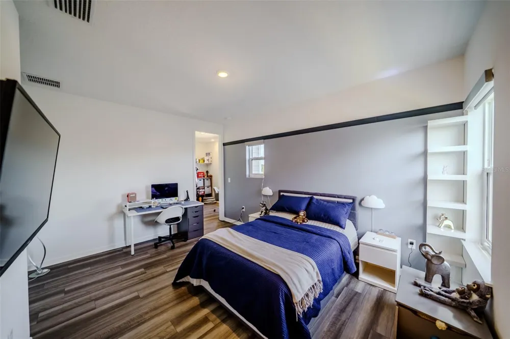 9121 RADIANT CIRCLE Sarasota, FL 34241