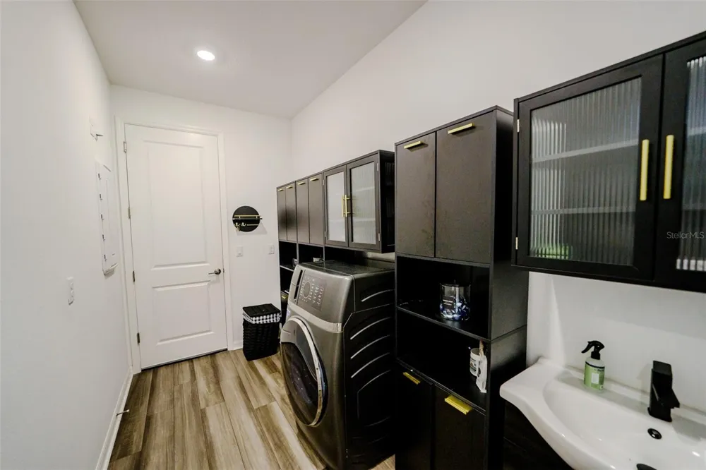 9121 RADIANT CIRCLE Sarasota, FL 34241