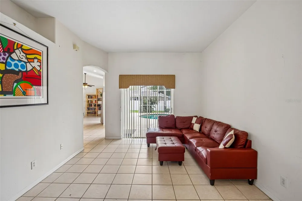2302 TOWERING OAKS CIRCLE Seffner, FL 33584