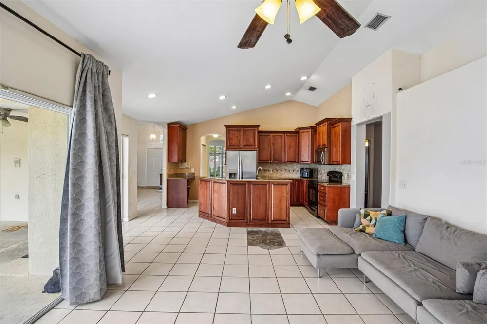 2302 TOWERING OAKS CIRCLE Seffner, FL 33584