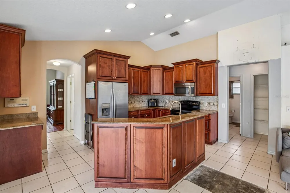 2302 TOWERING OAKS CIRCLE Seffner, FL 33584