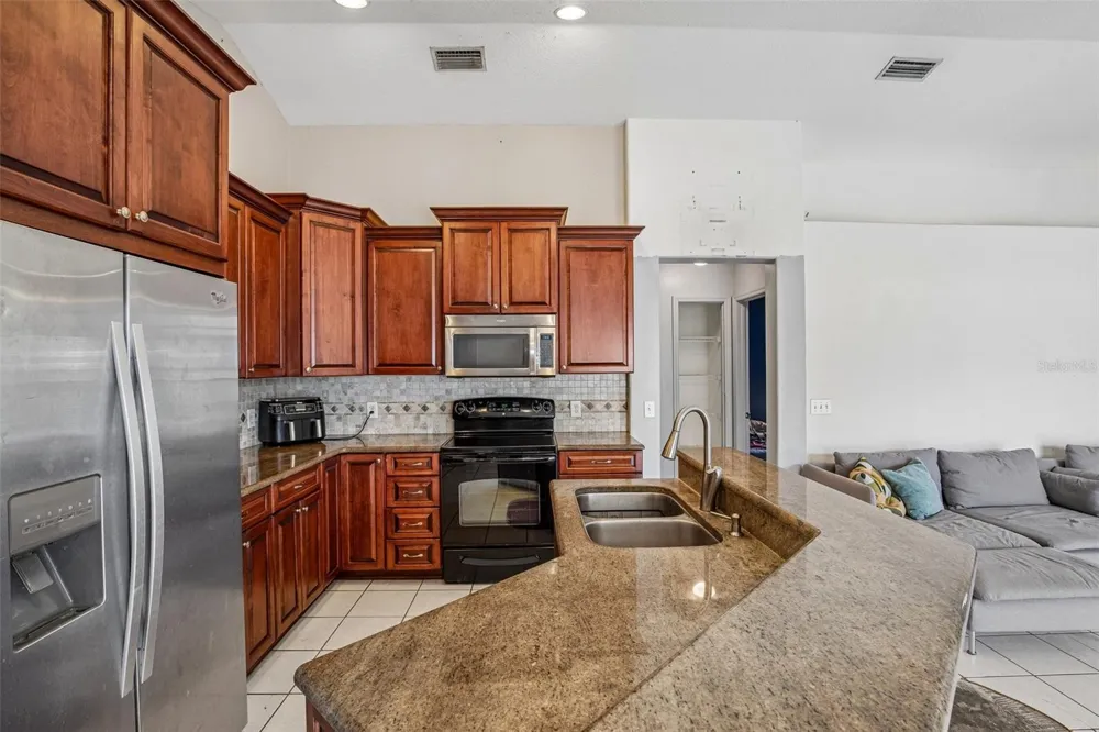 2302 TOWERING OAKS CIRCLE Seffner, FL 33584
