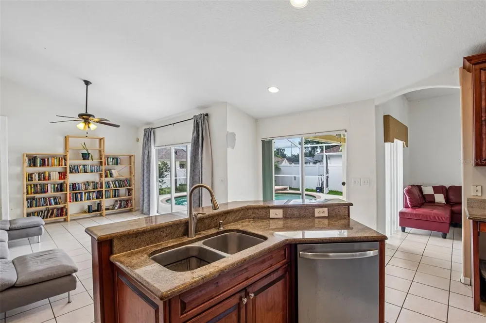 2302 TOWERING OAKS CIRCLE Seffner, FL 33584