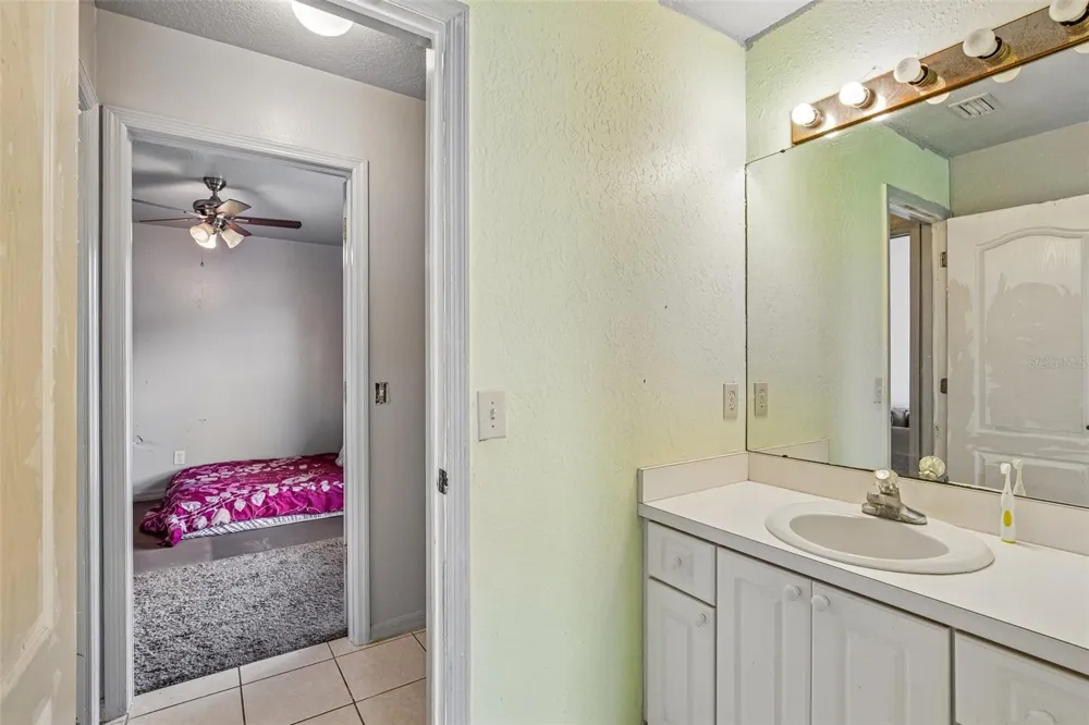 2302 TOWERING OAKS CIRCLE Seffner, FL 33584