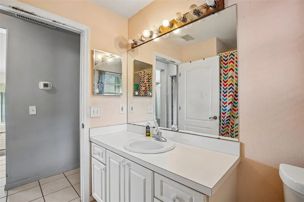 2302 TOWERING OAKS CIRCLE Seffner, FL 33584