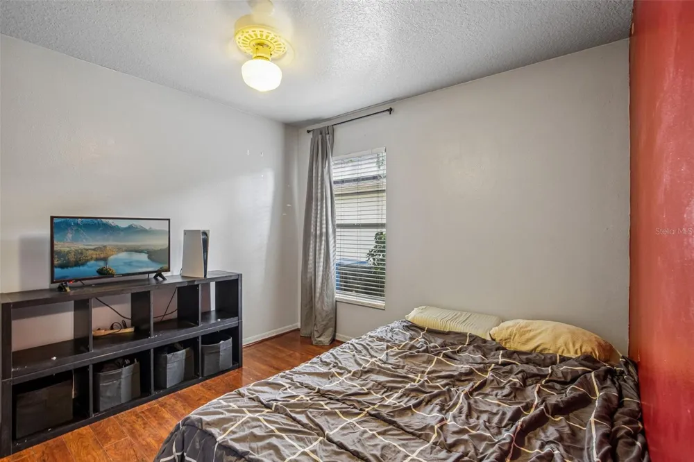 2302 TOWERING OAKS CIRCLE Seffner, FL 33584