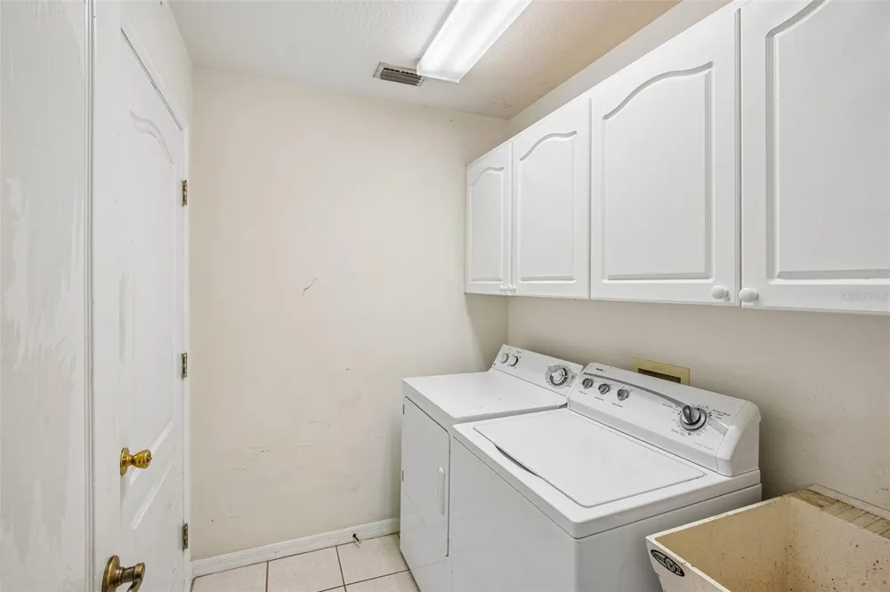 2302 TOWERING OAKS CIRCLE Seffner, FL 33584