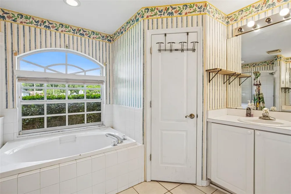 2302 TOWERING OAKS CIRCLE Seffner, FL 33584