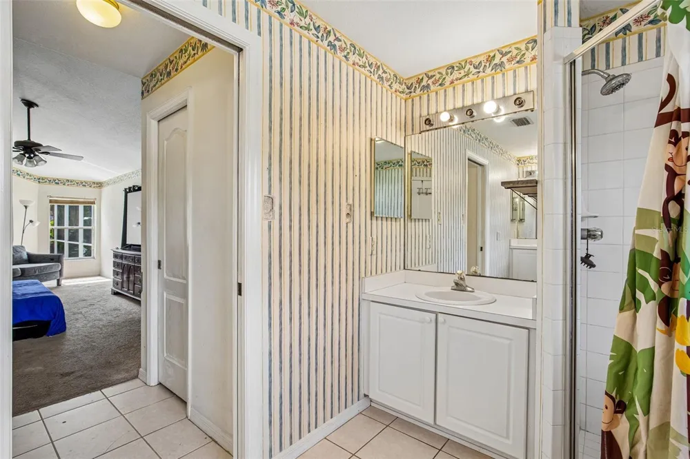 2302 TOWERING OAKS CIRCLE Seffner, FL 33584