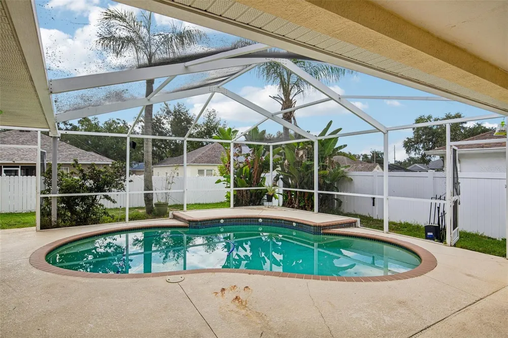 2302 TOWERING OAKS CIRCLE Seffner, FL 33584