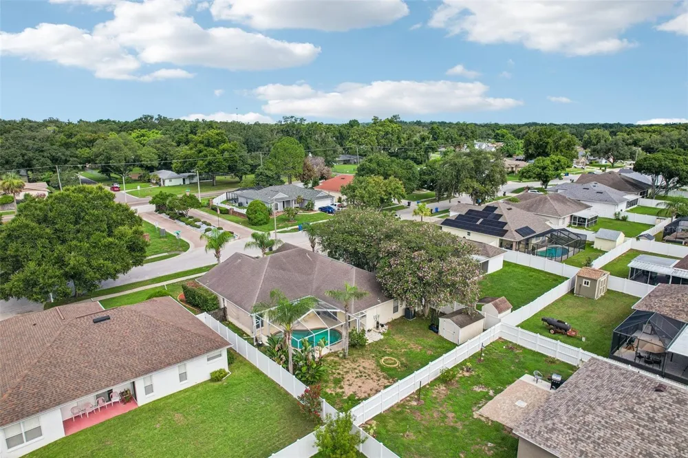 2302 TOWERING OAKS CIRCLE Seffner, FL 33584