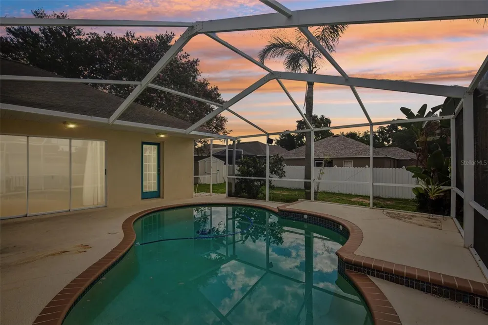 2302 TOWERING OAKS CIRCLE Seffner, FL 33584