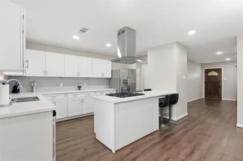 3517 Longwood Drive