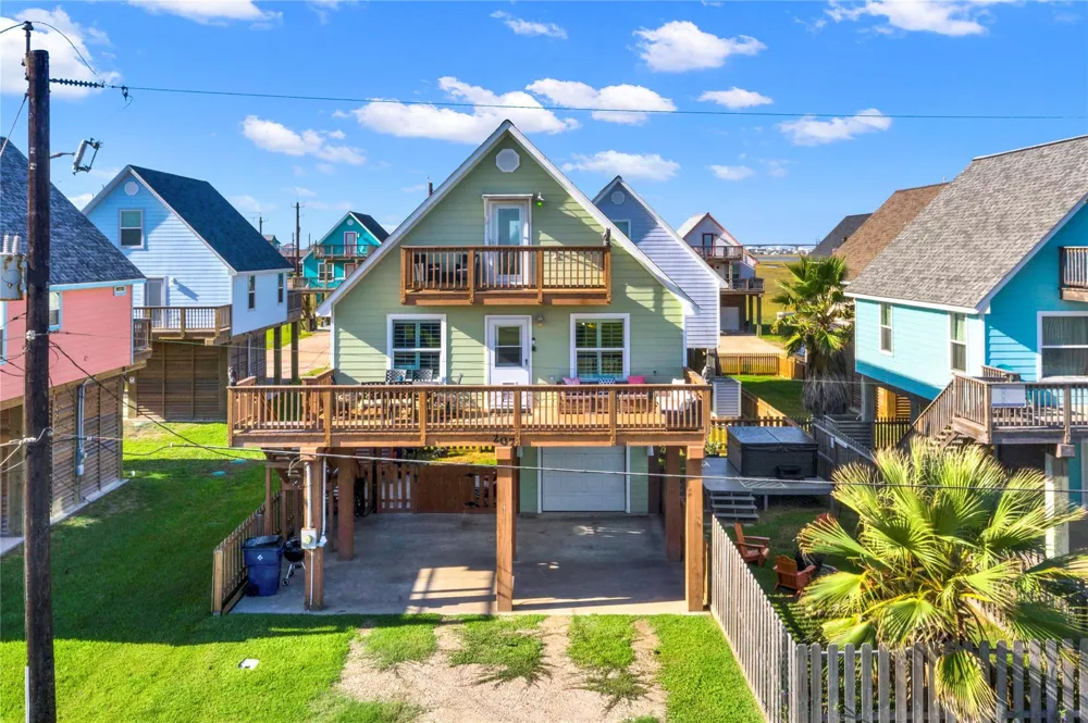 207 Sandpebble Place Surfside Beach, TX 77541
