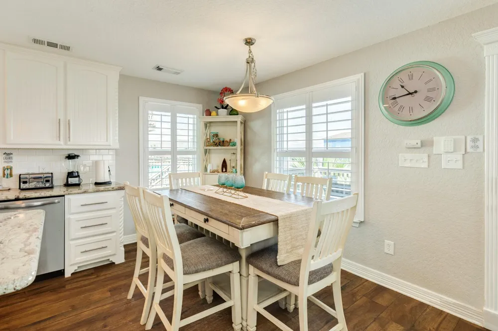 207 Sandpebble Place Surfside Beach, TX 77541