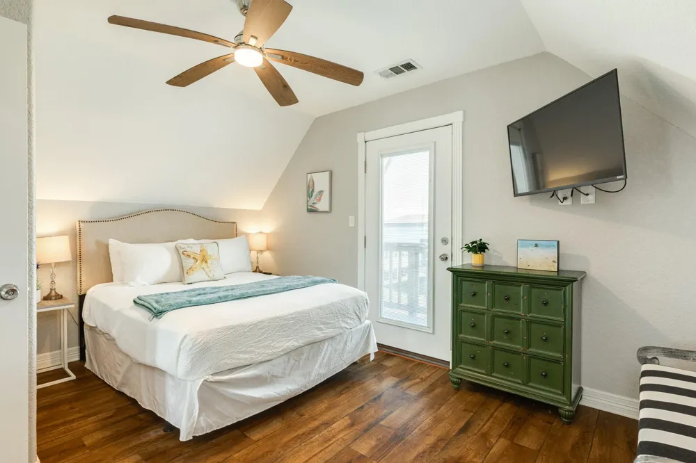 207 Sandpebble Place Surfside Beach, TX 77541