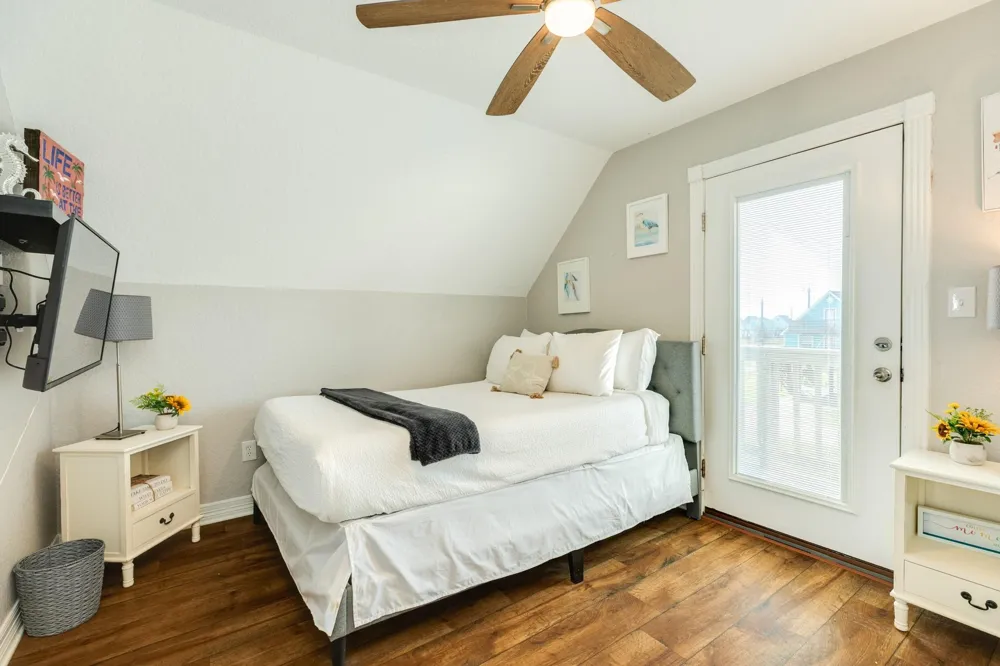 207 Sandpebble Place Surfside Beach, TX 77541