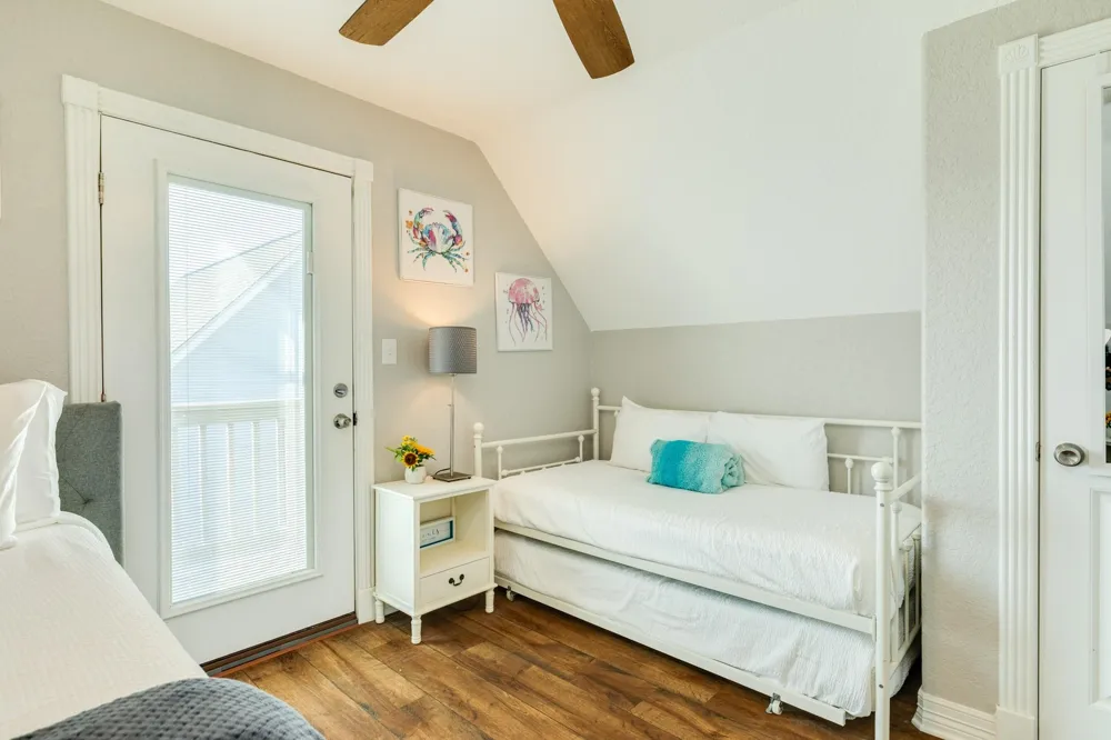 207 Sandpebble Place Surfside Beach, TX 77541
