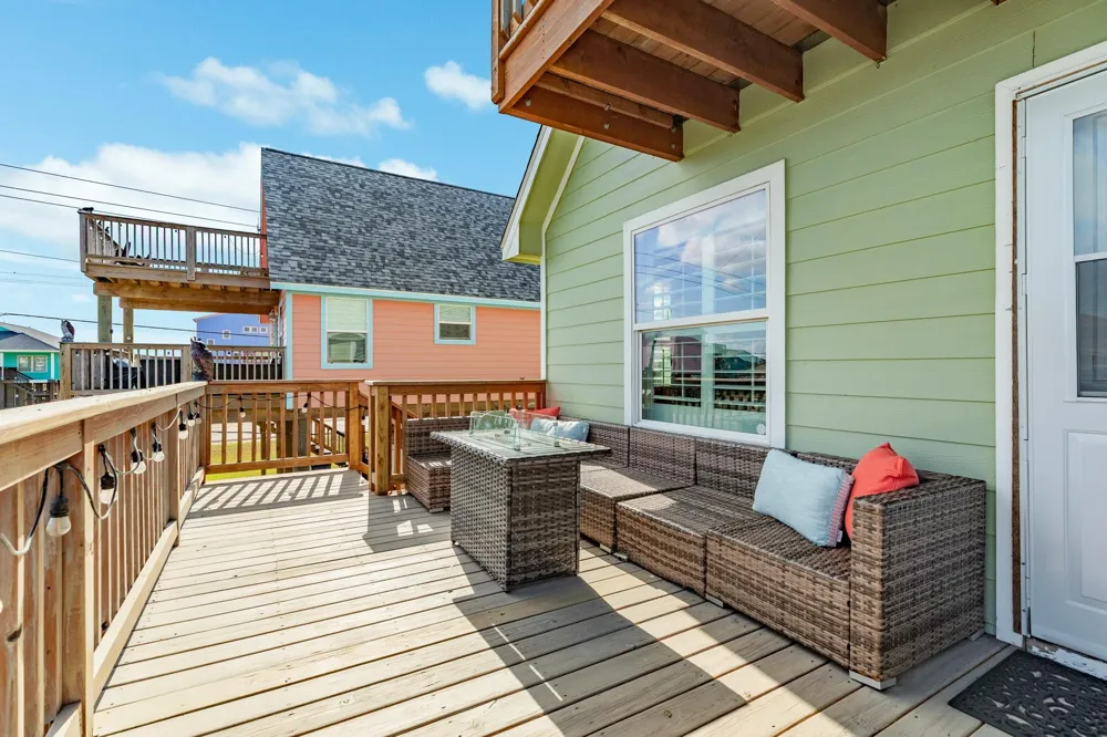 207 Sandpebble Place Surfside Beach, TX 77541