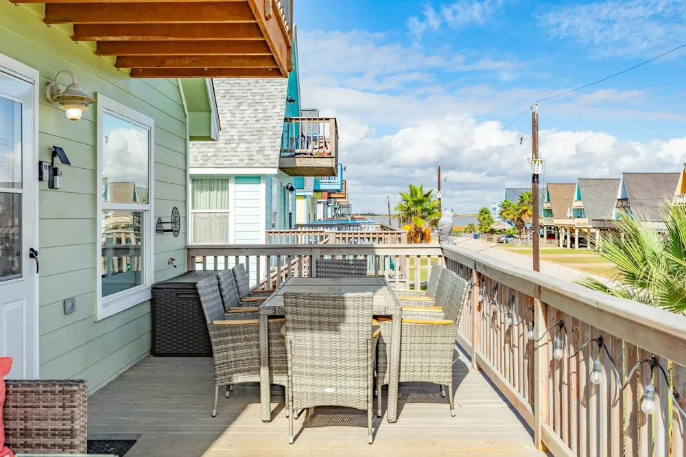 207 Sandpebble Place Surfside Beach, TX 77541