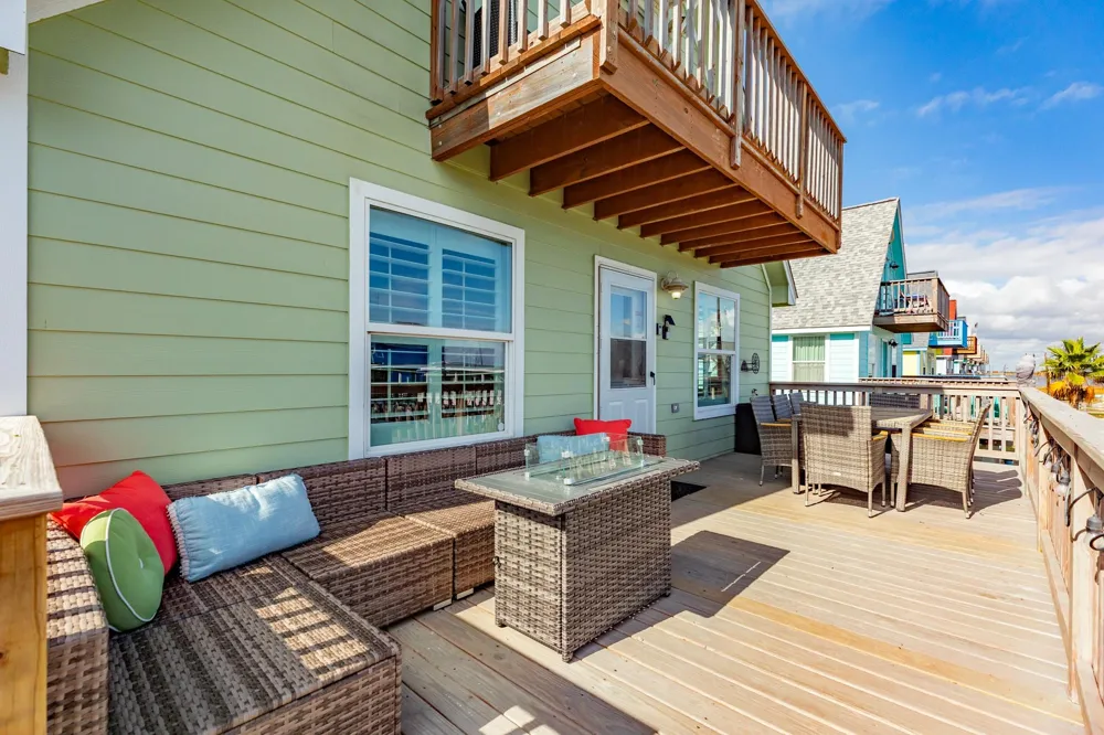 207 Sandpebble Place Surfside Beach, TX 77541