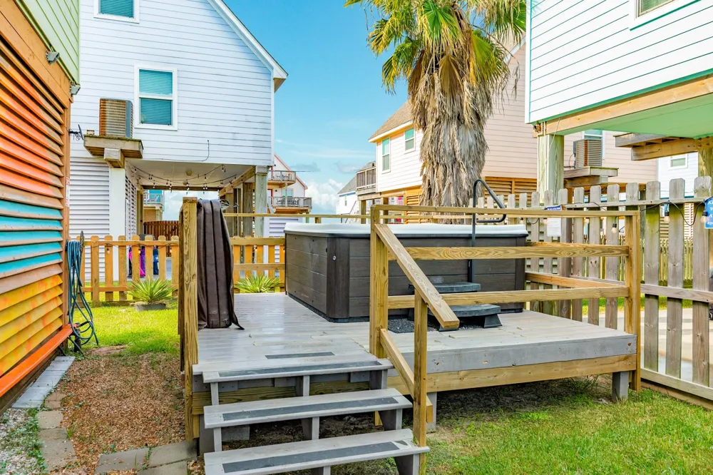 207 Sandpebble Place Surfside Beach, TX 77541