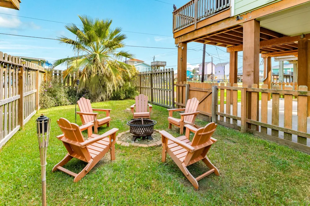 207 Sandpebble Place Surfside Beach, TX 77541